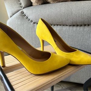 Slightly used with no box. Great for work or outing!